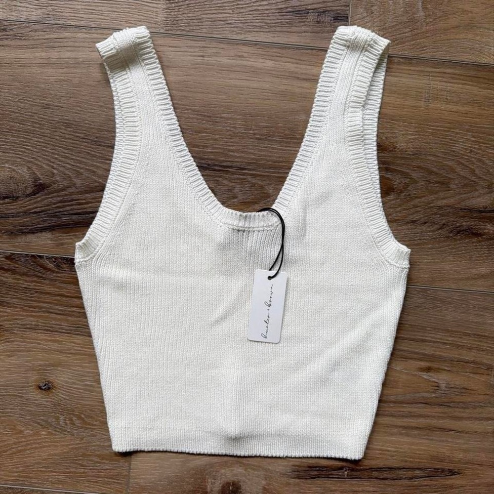 NWT Cropped Tank Top White Ribbed Knit Sleeveless SZ Large Clean Girl Minimalist